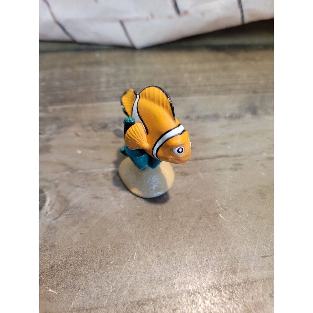 Finding‎ Nemo Merlin clown fish Disney toy figure